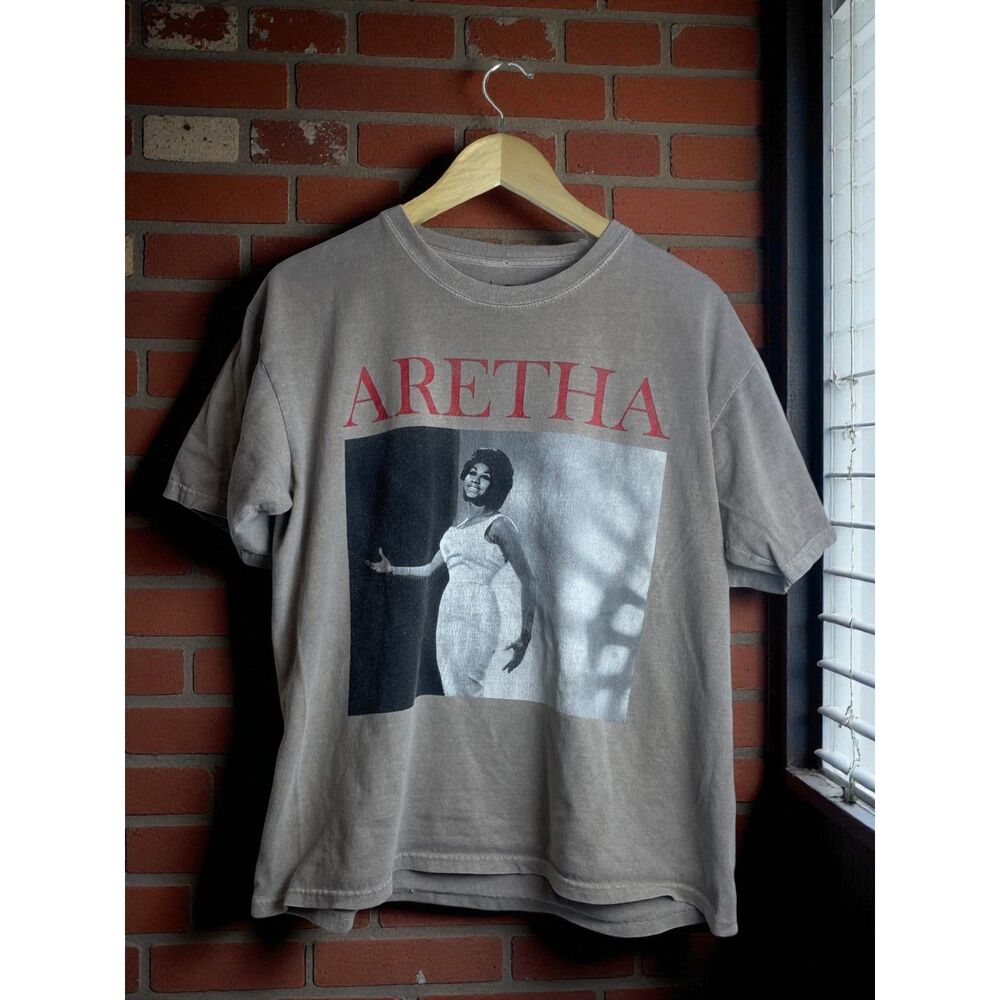 Aretha Franklin Graphic Tee – Gray – Size Medium (MM)
